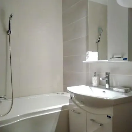 Hedonic Apartment *